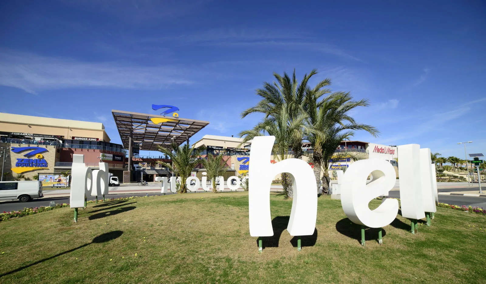 ZONA TURÍSTICA DE LA ZENIA - CENTRO COMERCIAL